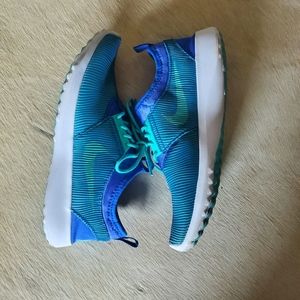 Nike Striped Juvente Sneaker